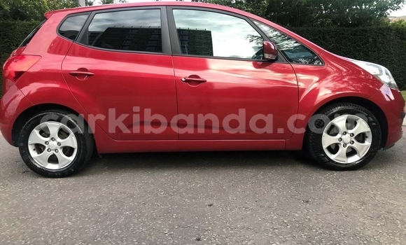 Nunua Ilio tumika Kia Venga Nyekundu Gari ndani ya Kampala nchini Uganda Nunua Ilio tumika Kia Venga Nyekundu Gari ndani ya Kampala nchini Uganda