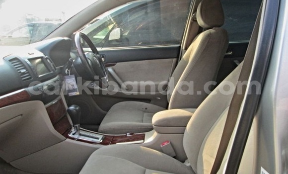 Nunua Ilio tumika Toyota Premio Fedha Gari ndani ya Kampala nchini Uganda Nunua Ilio tumika Toyota Premio Fedha Gari ndani ya Kampala nchini Uganda