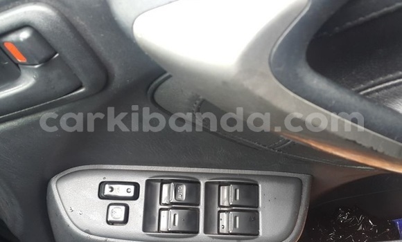 Nunua Ilio tumika Toyota RAV4 Fedha Gari ndani ya Kampala nchini Uganda Nunua Ilio tumika Toyota RAV4 Fedha Gari ndani ya Kampala nchini Uganda