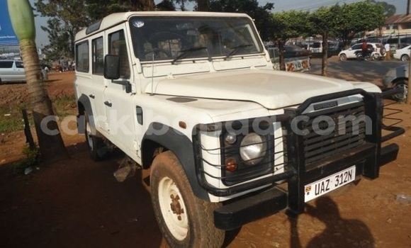 Nunua Ilio tumika Land Rover Defender Nyeupe Gari ndani ya Kampala nchini Uganda Nunua Ilio tumika Land Rover Defender Nyeupe Gari ndani ya Kampala nchini Uganda