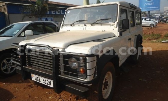 Nunua Ilio tumika Land Rover Defender Nyeupe Gari ndani ya Kampala nchini Uganda Nunua Ilio tumika Land Rover Defender Nyeupe Gari ndani ya Kampala nchini Uganda