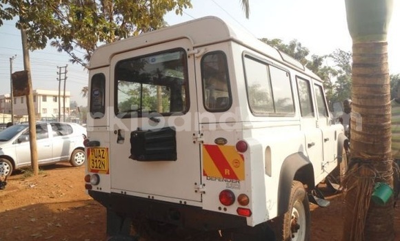 Nunua Ilio tumika Land Rover Defender Nyeupe Gari ndani ya Kampala nchini Uganda Nunua Ilio tumika Land Rover Defender Nyeupe Gari ndani ya Kampala nchini Uganda