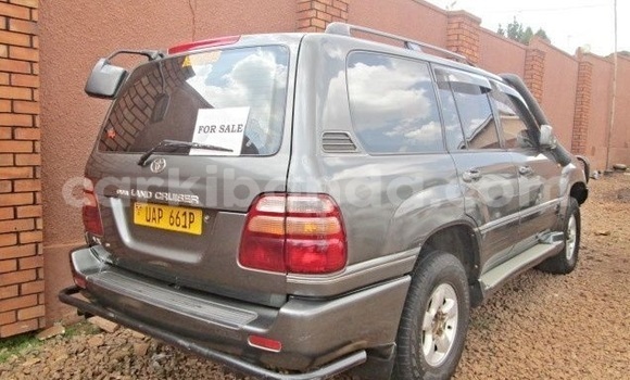 Nunua Ilio tumika Toyota Land Cruiser Fedha Gari ndani ya Kampala nchini Uganda Nunua Ilio tumika Toyota Land Cruiser Fedha Gari ndani ya Kampala nchini Uganda