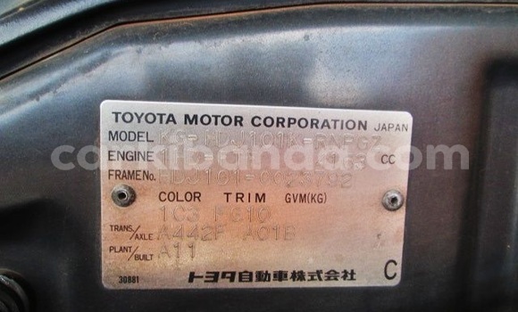 Nunua Ilio tumika Toyota Land Cruiser Fedha Gari ndani ya Kampala nchini Uganda Nunua Ilio tumika Toyota Land Cruiser Fedha Gari ndani ya Kampala nchini Uganda