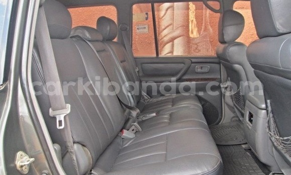 Nunua Ilio tumika Toyota Land Cruiser Fedha Gari ndani ya Kampala nchini Uganda Nunua Ilio tumika Toyota Land Cruiser Fedha Gari ndani ya Kampala nchini Uganda