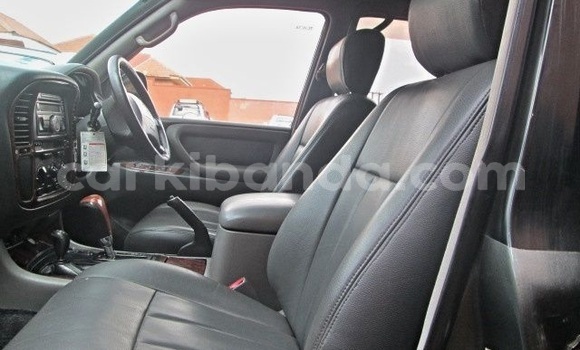 Nunua Ilio tumika Toyota Land Cruiser Fedha Gari ndani ya Kampala nchini Uganda Nunua Ilio tumika Toyota Land Cruiser Fedha Gari ndani ya Kampala nchini Uganda
