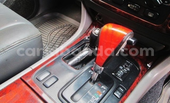 Nunua Ilio tumika Toyota Land Cruiser Fedha Gari ndani ya Kampala nchini Uganda Nunua Ilio tumika Toyota Land Cruiser Fedha Gari ndani ya Kampala nchini Uganda