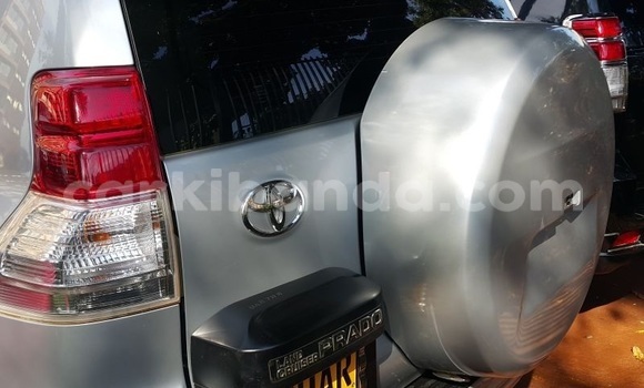 Nunua Ilio tumika Toyota Land Cruiser Prado Fedha Gari ndani ya Kampala nchini Uganda Nunua Ilio tumika Toyota Land Cruiser Prado Fedha Gari ndani ya Kampala nchini Uganda