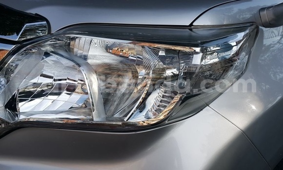 Nunua Ilio tumika Toyota Land Cruiser Prado Fedha Gari ndani ya Kampala nchini Uganda Nunua Ilio tumika Toyota Land Cruiser Prado Fedha Gari ndani ya Kampala nchini Uganda