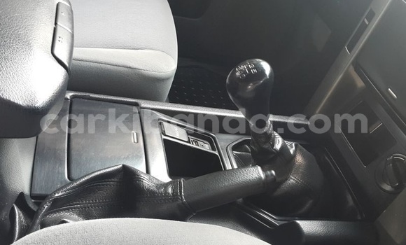 Nunua Ilio tumika Toyota Land Cruiser Prado Fedha Gari ndani ya Kampala nchini Uganda Nunua Ilio tumika Toyota Land Cruiser Prado Fedha Gari ndani ya Kampala nchini Uganda