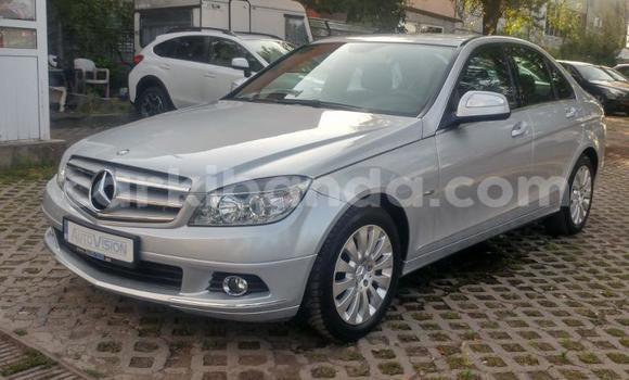 Gura Yakoze Mercedes‒Benz C–Class Beige Imodoka i Kampala mu Uganda