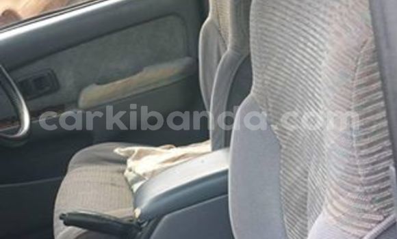 Acheter Occasion Voiture Toyota Surf Blanc à Kampala, Ouganda Acheter Occasion Voiture Toyota Surf Blanc à Kampala, Ouganda