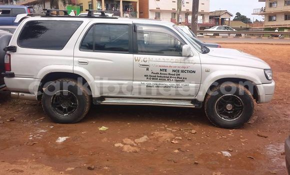 Acheter Occasion Voiture Toyota Surf Blanc à Kampala, Ouganda Acheter Occasion Voiture Toyota Surf Blanc à Kampala, Ouganda