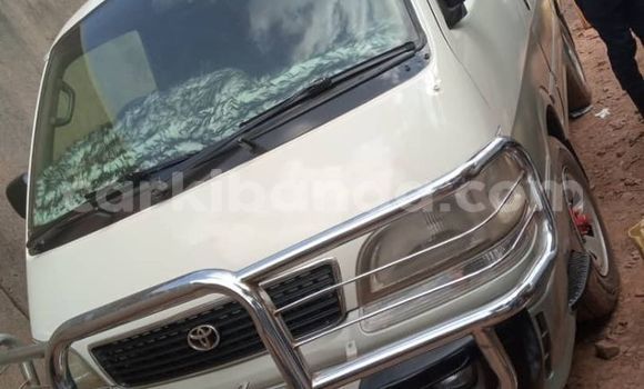 Gura Yakoze Toyota Hiace White Imodoka i Adjumani mu Northern