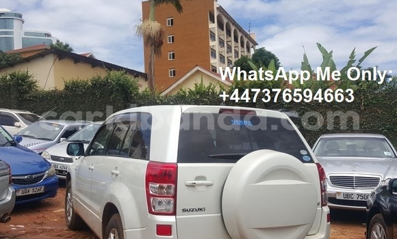 Gura Yakoze Suzuki Escudo White Imodoka i Kampala mu Uganda Gura Yakoze Suzuki Escudo White Imodoka i Kampala mu Uganda