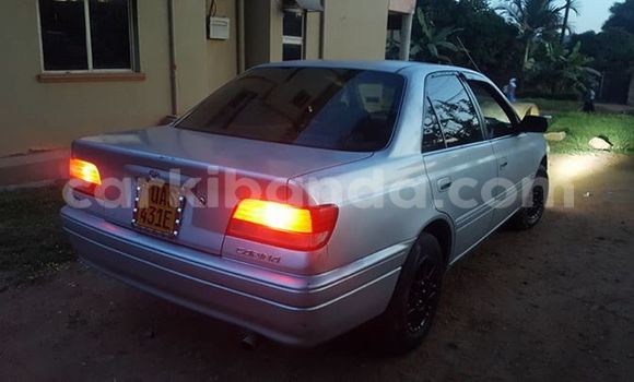Nunua Ilio tumika Toyota Carina Fedha Gari ndani ya Kampala nchini Uganda Nunua Ilio tumika Toyota Carina Fedha Gari ndani ya Kampala nchini Uganda