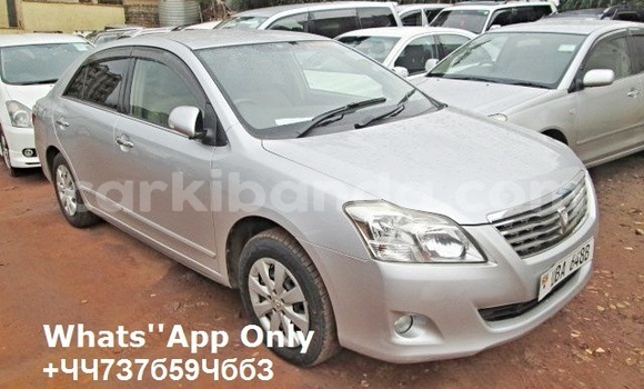 Gura Yakoze Toyota Premio Silver Imodoka i Kampala mu Uganda Gura Yakoze Toyota Premio Silver Imodoka i Kampala mu Uganda
