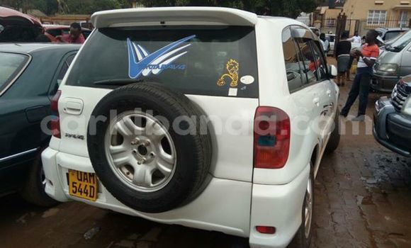 Nunua Ilio tumika Toyota RAV4 Nyeupe Gari ndani ya Kampala nchini Uganda Nunua Ilio tumika Toyota RAV4 Nyeupe Gari ndani ya Kampala nchini Uganda