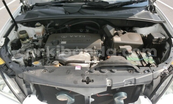 Nunua Ilio tumika Toyota Harrier Nyeupe Gari ndani ya Kampala nchini Uganda Nunua Ilio tumika Toyota Harrier Nyeupe Gari ndani ya Kampala nchini Uganda