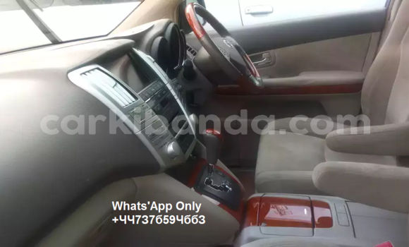 Gura Yakoze Toyota Harrier Black Imodoka i Kampala mu Uganda Gura Yakoze Toyota Harrier Black Imodoka i Kampala mu Uganda