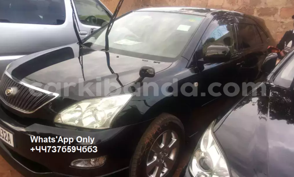 Gura Yakoze Toyota Harrier Black Imodoka i Kampala mu Uganda Gura Yakoze Toyota Harrier Black Imodoka i Kampala mu Uganda