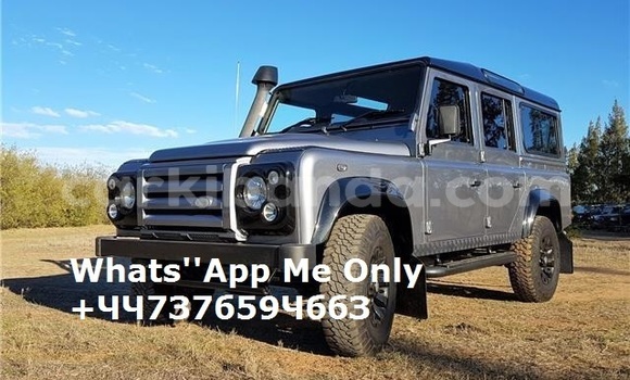 Gura Yakoze Land Rover Defender Silver Imodoka i Kampala mu Uganda Gura Yakoze Land Rover Defender Silver Imodoka i Kampala mu Uganda