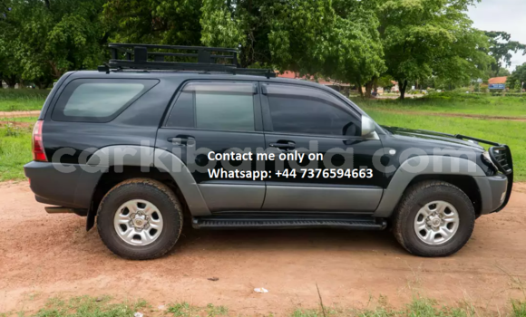 Gura Yakoze Toyota Hilux Black Imodoka i Kampala mu Uganda Gura Yakoze Toyota Hilux Black Imodoka i Kampala mu Uganda