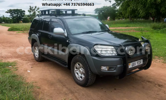 Gura Yakoze Toyota Hilux Black Imodoka i Kampala mu Uganda Gura Yakoze Toyota Hilux Black Imodoka i Kampala mu Uganda