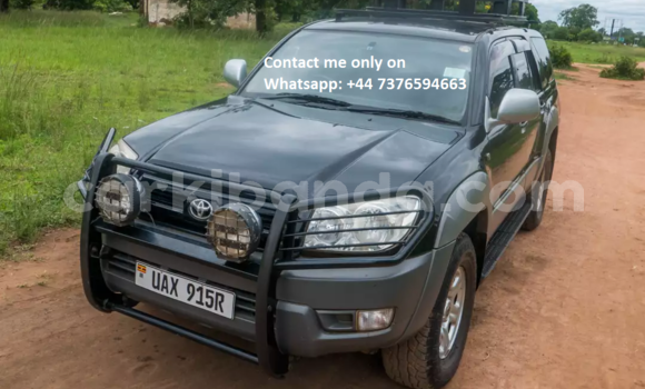 Gura Yakoze Toyota Hilux Black Imodoka i Kampala mu Uganda Gura Yakoze Toyota Hilux Black Imodoka i Kampala mu Uganda