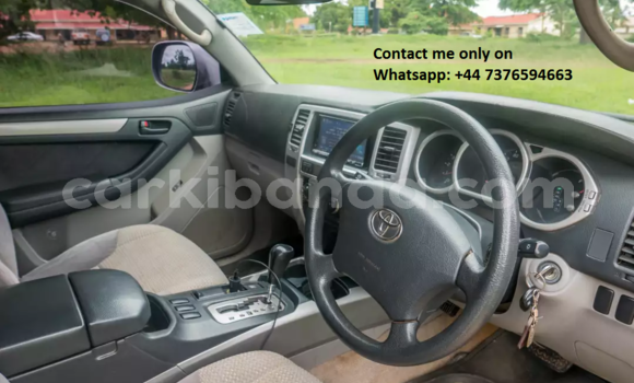 Gura Yakoze Toyota Hilux Black Imodoka i Kampala mu Uganda Gura Yakoze Toyota Hilux Black Imodoka i Kampala mu Uganda