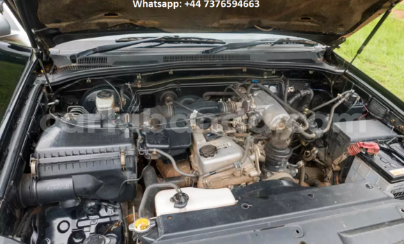 Gura Yakoze Toyota Hilux Black Imodoka i Kampala mu Uganda Gura Yakoze Toyota Hilux Black Imodoka i Kampala mu Uganda