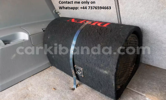 Gura Yakoze Toyota Hilux Black Imodoka i Kampala mu Uganda Gura Yakoze Toyota Hilux Black Imodoka i Kampala mu Uganda