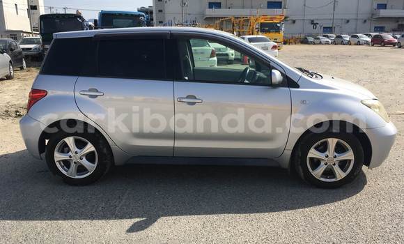 Gura Yakoze Toyota IST Silver Imodoka i Kampala mu Uganda Gura Yakoze Toyota IST Silver Imodoka i Kampala mu Uganda