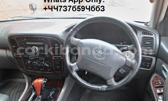 Gura Yakoze Toyota Land Cruiser Silver Imodoka i Kampala mu Uganda Gura Yakoze Toyota Land Cruiser Silver Imodoka i Kampala mu Uganda
