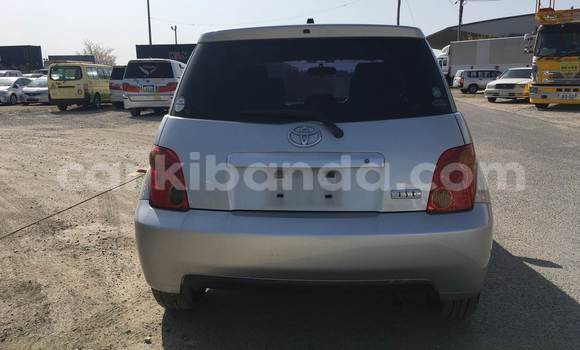 Gura Yakoze Toyota IST Silver Imodoka i Kampala mu Uganda Gura Yakoze Toyota IST Silver Imodoka i Kampala mu Uganda