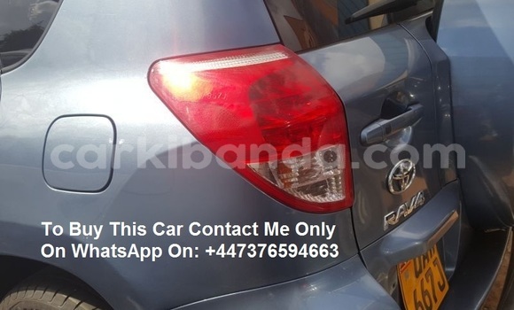 Gura Yakoze Toyota RAV4 Blue Imodoka i Kampala mu Uganda Gura Yakoze Toyota RAV4 Blue Imodoka i Kampala mu Uganda
