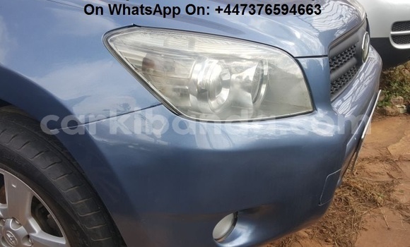 Gura Yakoze Toyota RAV4 Blue Imodoka i Kampala mu Uganda Gura Yakoze Toyota RAV4 Blue Imodoka i Kampala mu Uganda