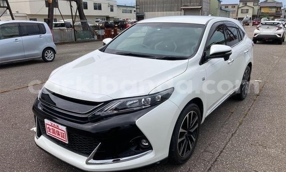 Buy Used Toyota Harrier White Car in Kampala in Uganda