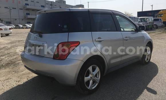 Gura Yakoze Toyota IST Silver Imodoka i Kampala mu Uganda Gura Yakoze Toyota IST Silver Imodoka i Kampala mu Uganda