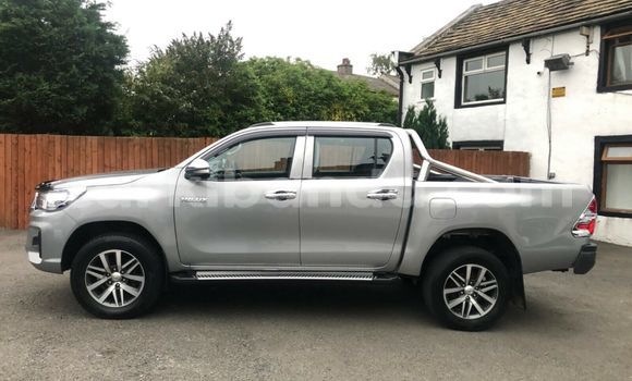 Buy Used Toyota Hilux Beige Car in Kampala in Uganda Buy Used Toyota Hilux Beige Car in Kampala in Uganda