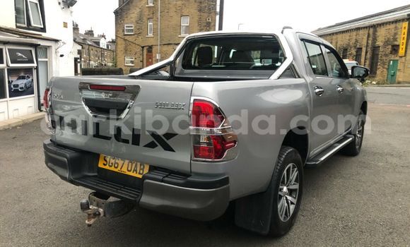 Buy Used Toyota Hilux Beige Car in Kampala in Uganda Buy Used Toyota Hilux Beige Car in Kampala in Uganda