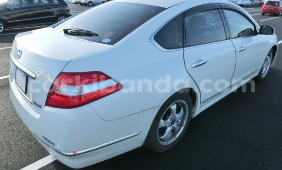 Acheter Occasion Voiture Nissan Teana Blanc à Kampala, Ouganda