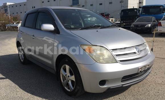 Gura Yakoze Toyota IST Silver Imodoka i Kampala mu Uganda Gura Yakoze Toyota IST Silver Imodoka i Kampala mu Uganda