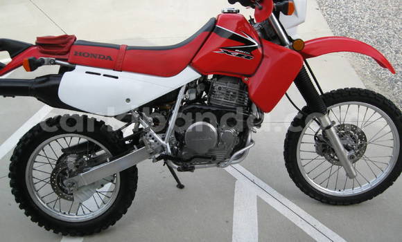 Gura Yakoze Yamaha YFZ Red Bike i Kampala mu Uganda Gura Yakoze Yamaha YFZ Red Bike i Kampala mu Uganda