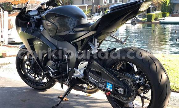 Gura Yakoze Honda CBR 1000 RR Black Bike i Kampala mu Uganda Gura Yakoze Honda CBR 1000 RR Black Bike i Kampala mu Uganda