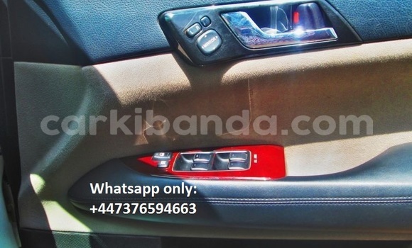 Gura Yakoze Toyota Mark X White Imodoka i Kampala mu Uganda Gura Yakoze Toyota Mark X White Imodoka i Kampala mu Uganda