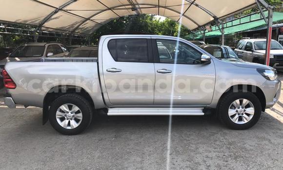 Nunua Ilio tumika Toyota Hilux Nyingine Gari ndani ya Kampala nchini Uganda Nunua Ilio tumika Toyota Hilux Nyingine Gari ndani ya Kampala nchini Uganda