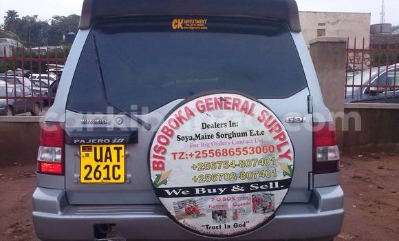 Gura Yakoze Mitsubishi Pajero Silver Imodoka i Arua mu Uganda Gura Yakoze Mitsubishi Pajero Silver Imodoka i Arua mu Uganda