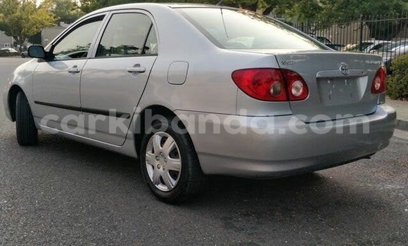 Nunua Ilio tumika Toyota Corolla Fedha Gari ndani ya Kampala nchini Uganda