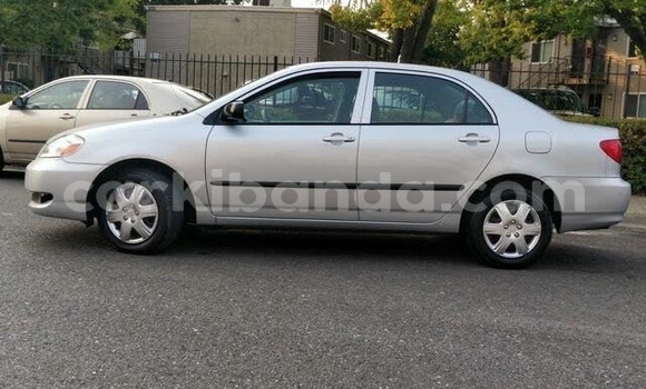 Nunua Ilio tumika Toyota Corolla Fedha Gari ndani ya Kampala nchini Uganda Nunua Ilio tumika Toyota Corolla Fedha Gari ndani ya Kampala nchini Uganda